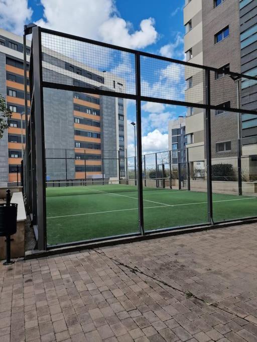 Valdebebas Con Garaje Gimnasio Y Piscina Apartamento Madri Exterior foto