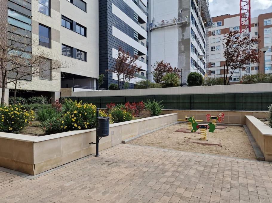 Valdebebas Con Garaje Gimnasio Y Piscina Apartamento Madri Exterior foto